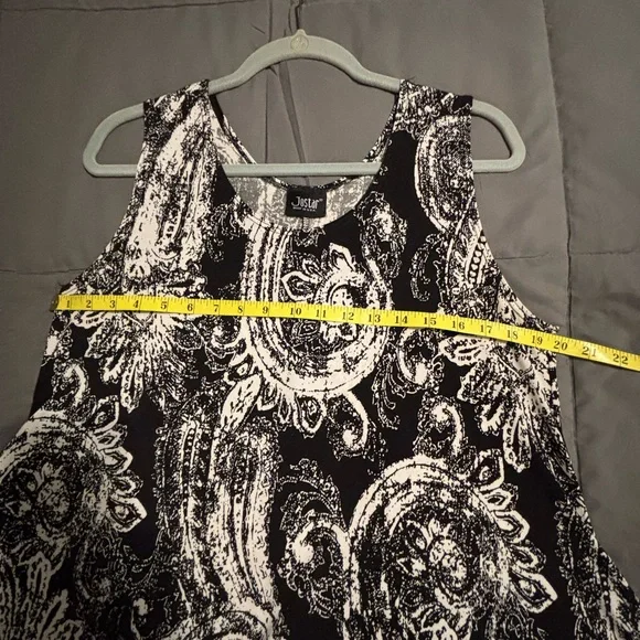 Jostar Chic Black and White Paisley Tank Top/Dress - Picture 4 of 7